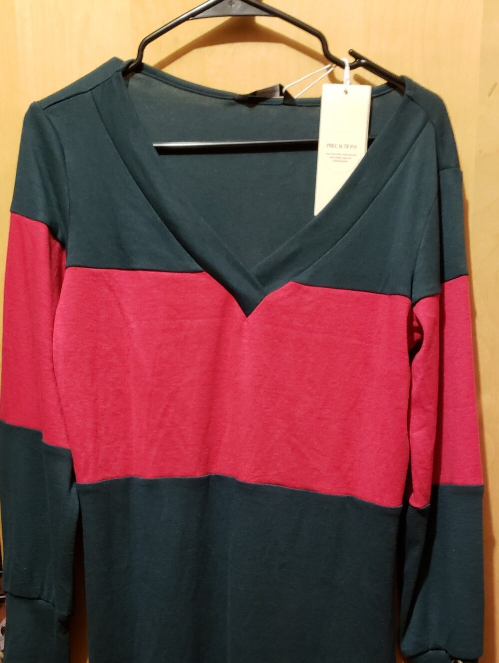Colorblock V-Neck Long Sleeve Top in Red and Dark Green New